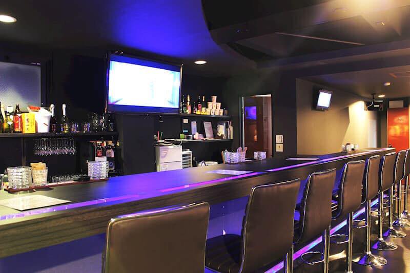 カラオケ完備 - 上品なインテリア